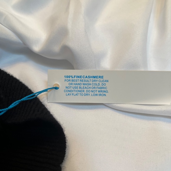 Black cashmere turtleneck sweater NWT. size M. - Picture 4 of 4